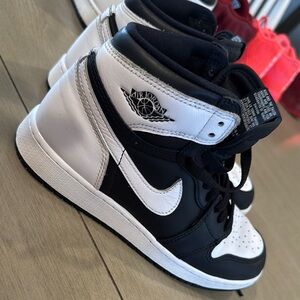 Nike Black and White Sneakers High-Top Classic